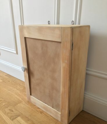 Armoire à pharmacie