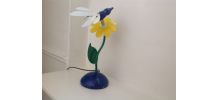 Lampe veilleuse en forme de fleur.