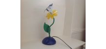 Lampe veilleuse en forme de fleur.