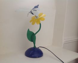 Lampe veilleuse en forme de fleur.