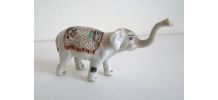 Statuette XIXème représentant un éléphant en porcelaine de Chantilly 