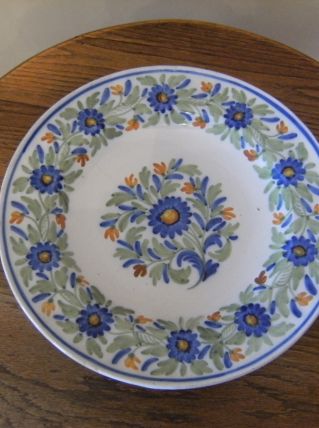 beau plat signé GM