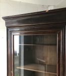 Armoire vitrine à doucine