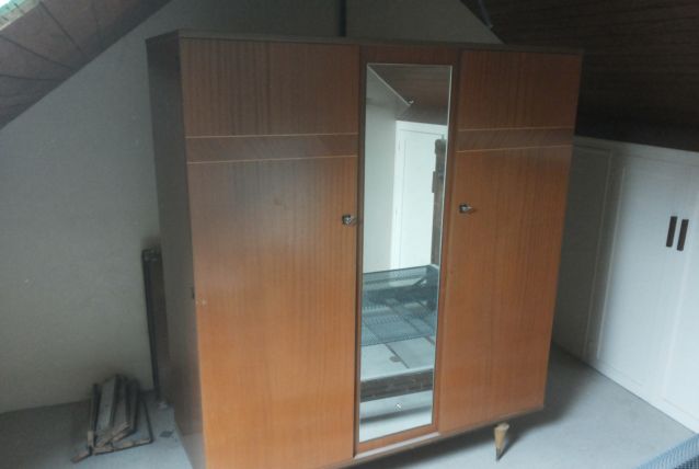 Armoire vintage