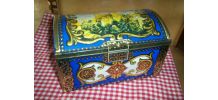 boite metal pub relief et ancienne 