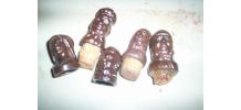 LOT 5 BOUCHONS DE BOUTEILLES ANCIENS EN TERRE CUITE 