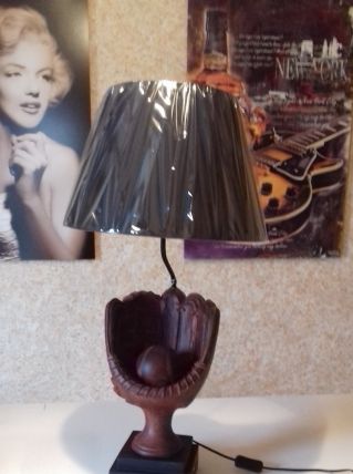 Lampe "Baseball" en résine brun