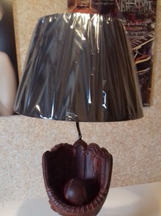 Lampe "Baseball" en résine brun