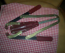 ANCIENNE BOUCHONNEUSE A VIN 