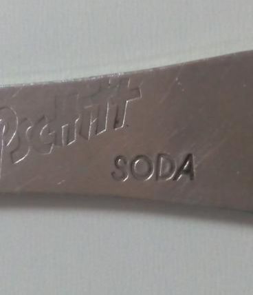 décapsuleur publicitaire Pschitt soda
