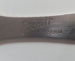 décapsuleur publicitaire Pschitt soda