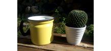 Pot à bouillir le lait en tôle émaillée jaune - vintage