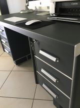 Bureau Strafor métallique