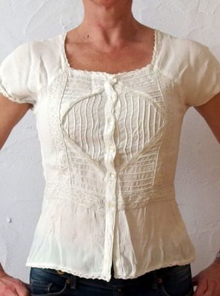 Chemisier style vintage avec jeu de dentelle et broderie écru T34-36