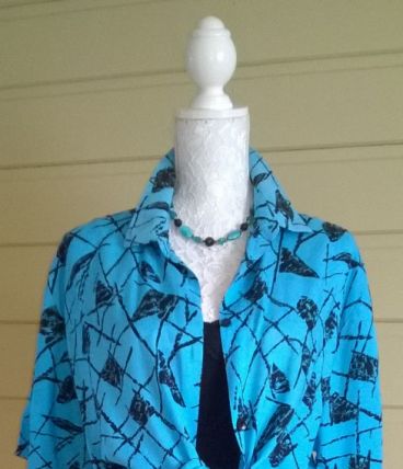 Chemisier vintage 80ies T36 à 44 turquoise motifs géométriques noirs