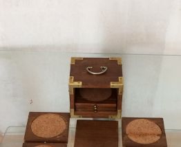 Coffre a sous verres