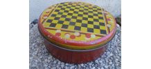 boite en fer ronde ancienne - jeu de  dame +marelle
