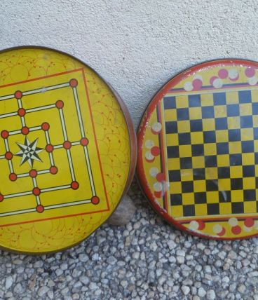 boite en fer ronde ancienne - jeu de  dame +marelle