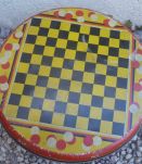 boite en fer ronde ancienne - jeu de  dame +marelle