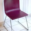 Chaise design en cuir (violet)