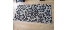 Tapis noir et blanc