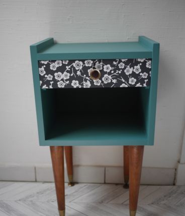 Chevet vintage petits espaces et fleurs