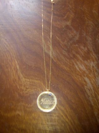 Chaînes en or avec pendentifs diamant