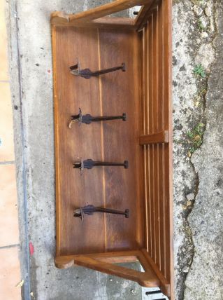 porte manteaux en bois et patères en fer