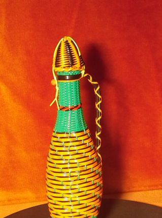 Bouteille vintage 60 en Scoubidou 2