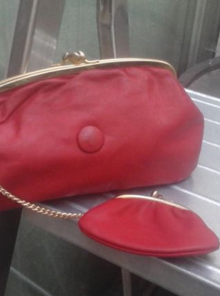 porte monnaie en cuir rouge vintage
