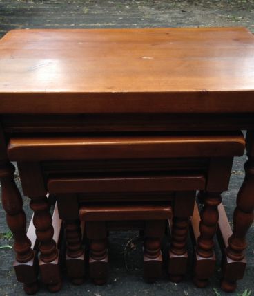 Lot de 4 tables-gigognes bois massif