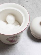 pot porcelaine salle de bain rose