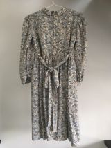 Robe fait main fleurit col Claudine