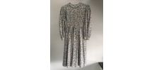 Robe fait main fleurit col Claudine