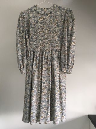 Robe fait main fleurit col Claudine