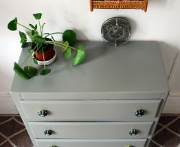 Petite commode kaki vert de gris