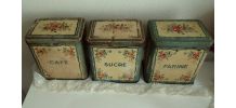 Série de 3 Boîtes anciennes en tôle peinte Sucre, Farine, Café