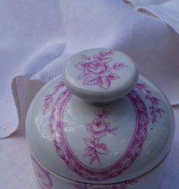 Bonbonnière en Porcelaine de Paris