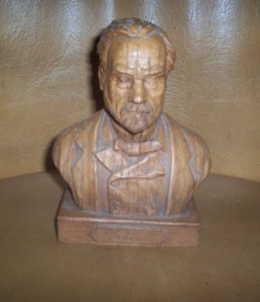 BUSTE EN RESINE DE BOIS DE LOUIS PASTEUR 