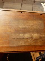 Meuble ancien en bois avec instruments de musique 
