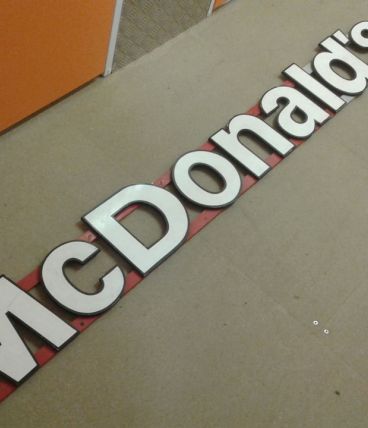 Véritable enseigne McDonald's
