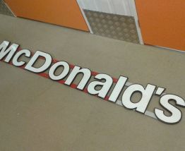 Véritable enseigne McDonald's