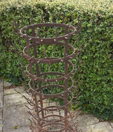 Porte bouteilles HERISSON en fer forgé, années 1920