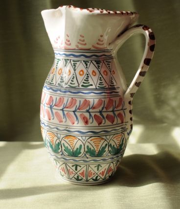 Cruche en porcelaine de Tolède à motifs peints