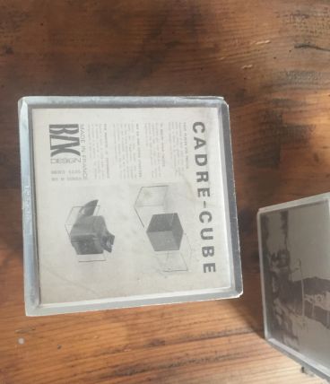  CADRE-CUBE  EN PLEXI-GLASS