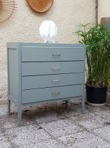 Commode en bois kaki