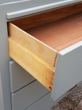 Commode en bois kaki