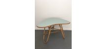 Table basse vintage en rotin, dessus "mint".