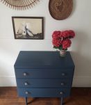 Commode vintage en bois bleu foncé  metal