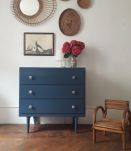 Commode vintage en bois bleu foncé  metal